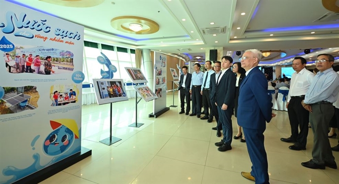 Keppel supports water security seminar and expands Living Well initiative in Vietnam’s Mekong Delta Delegates exploring Keppel’s Living Well exhibition, which showcases the initiative’s efforts to improve access to clean water in salinity affected communities.