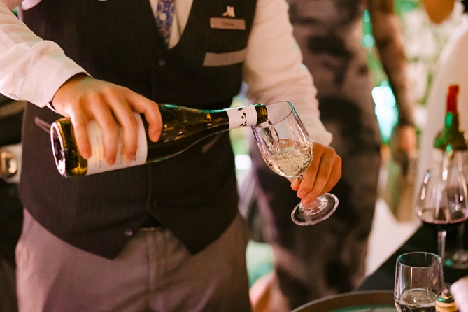 Đội ngũ quản gia  mang đến những dịch vụ chuẩn 5 sao cho cuộc sống hàng ngày của cộng đồng cư dân