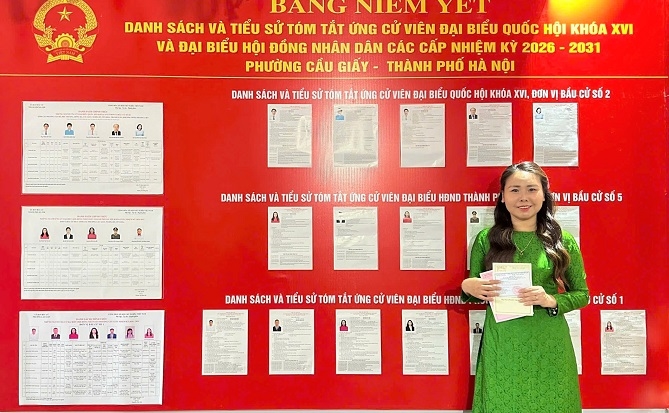 Kiều bào về nước bầu cử: Mỗi lá phiếu thêm một nhịp gắn bó với Tổ quốc Bà Lê Thương