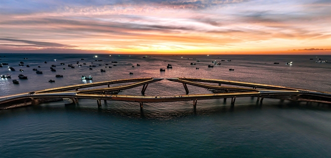 Cầu Hôn Phú Quốc – Biểu tượng tình yêu giữa thị trấn Hoàng Hôn. Ảnh: Ánh Dương