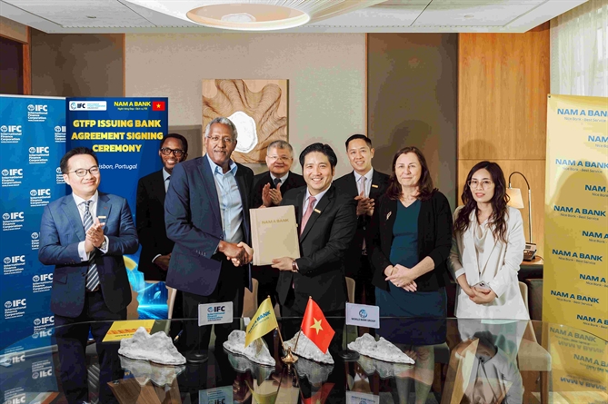 Tổng giám đốc Nam A Bank: Đẩy mạnh chiến lược số và xanh Nam A Bank ký kết hợp tác cùng IFC.