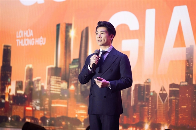 Đại hội đồng cổ đông SHB xác lập kỷ lục - Động lực cho chiến lược vươn tầm trong kỷ nguyên mới Phó Chủ tịch HĐQT kiêm Phó Tổng giám đốc Đỗ Quang Vinh tái khẳng định định hướng xuyên suốt của SHB là kiên định chiến lược hợp tác, đồng hành cùng các tập đoàn, tổng công ty, doanh nghiệp lớn, đầu tàu của nền kinh tế.
