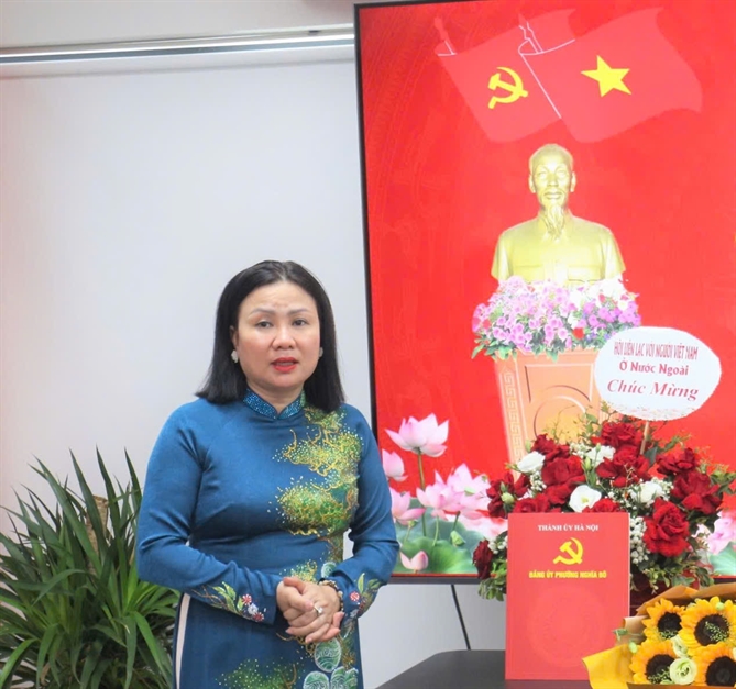 Đồng chí Nguyễn Thị Thanh - Phó Bí thư Thường trực Đảng ủy phường Nghĩa Đô đánh giá cao ý nghĩa của việc thành lập Chi bộ Tạp chí Nhịp Cầu Đầu Tư