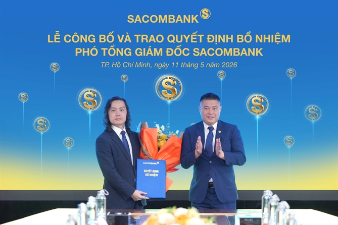 SACOMBANK kiện toàn đội ngũ lãnh đạo cấp cao Ông Nguyễn Đức Thụy, Phó Chủ tịch thường trực HĐQT trao Quyết định bổ nhiệm cho ông Lưu Danh Đức, Phó Tổng Giám đốc.