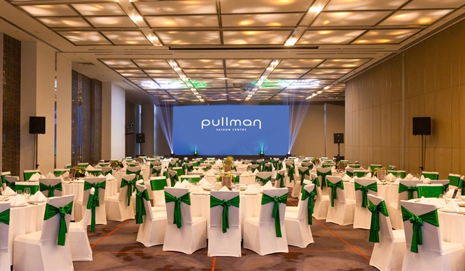 Không gian tiệc tối được bày trí sang trọng tại Pullman Saigon Centre,  nơi nâng tầm vị thế thương hiệu cho mỗi sự kiện doanh nghiệp.