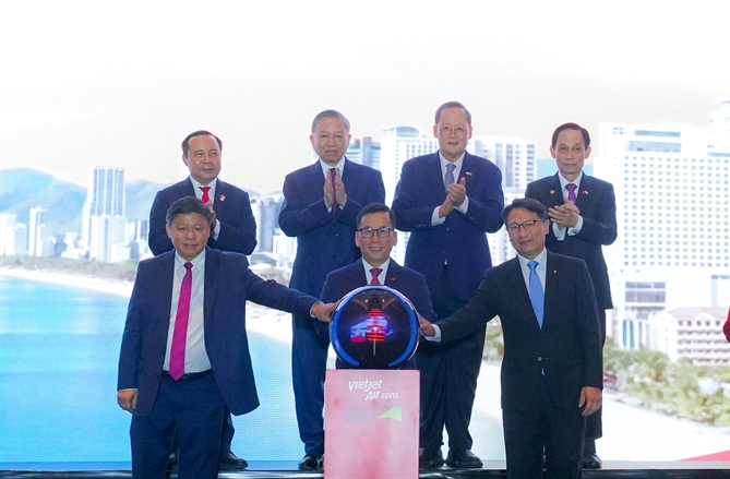 Vietjet tăng kết nối đến thành phố biển hàng đầu Việt Nam thông qua trung tâm hàng không châu Á - Thái Bình Dương Vietjet mở đường bay Nha Trang – Singapore trước sự chứng kiến của Tổng Bí thư, Chủ tịch nước Tô Lâm