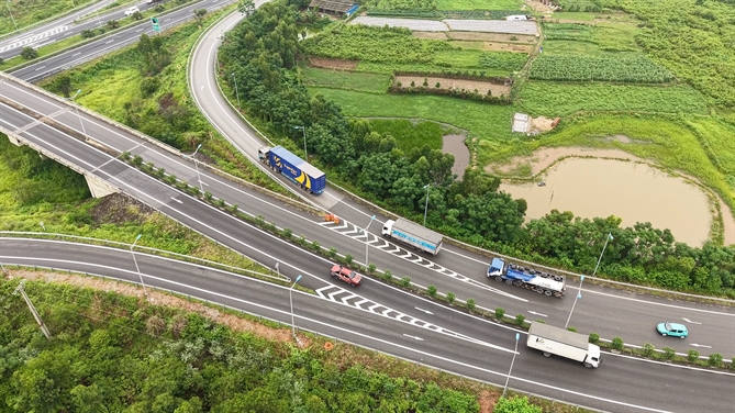 “DNA công nghệ” của Bầu Hiển và logic phía sau siêu cảng Vietnam SuperPort™ Đằng sau những dòng chảy là dấu vết của “DNA công nghệ” đã theo T&T Group từ những ngày đầu thành lập.