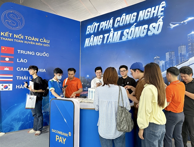 Gian hàng của Sacombank thu hút khách quốc tế tại Lễ hội Tài chính số 2026 Gian hàng SACOMBANK tại Ngày Tài chính số 2026 - Ting Ting Day! sẽ tiếp tục mở cửa đón khách tham quan và trải nghiệm các dịch vụ đến hết tối 07/06 - Ảnh: SACOMBANK