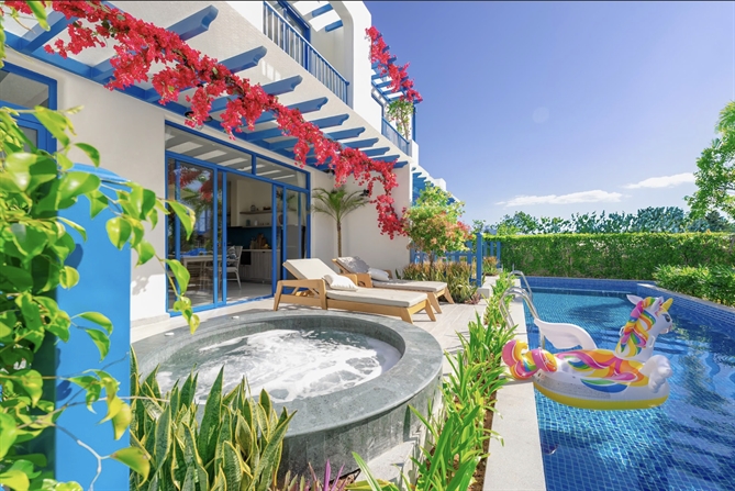 Vẻ đẹp của nhà mẫu nhà mẫu M. RiverPool mang lại cho khách hàng cảm giác nghỉ dưỡng như tại những resort cao cấp ven biển.