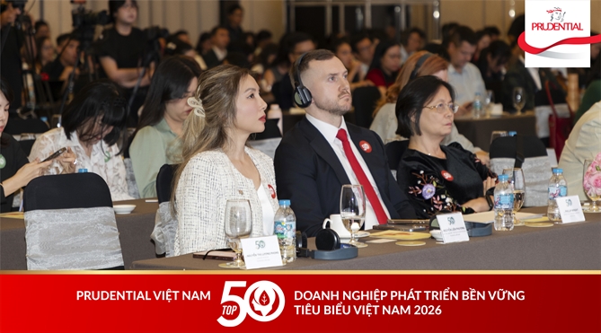 Prudential Việt Nam được vinh danh tại Top 50 Doanh nghiệp Phát triển Bền vững 2026 Bà Nguyễn Liên Phương, Phó Tổng Giám đốc Tuân thủ và Rủi ro Prudential Việt Nam tại Hội nghị Thượng đỉnh “Cuộc Đại Chuyển đổi 3P”