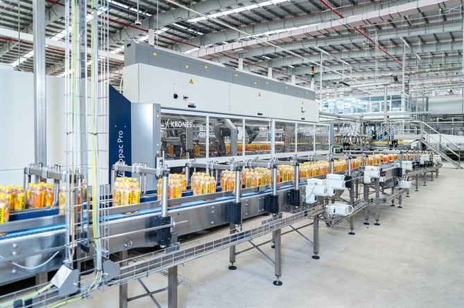 Đằng sau giải thưởng quản trị xuất sắc của Uniben Dây chuyền sản xuất nước giải khát hiện đại, khép kín hàng đầu tại nhà máy Uniben Bình Dương