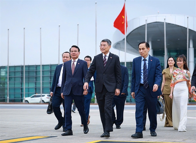 Thủ tướng Lê Minh Hưng lên đường dự Hội nghị Cấp cao ASEAN - Nga trên chuyến bay thương mại Vietjet