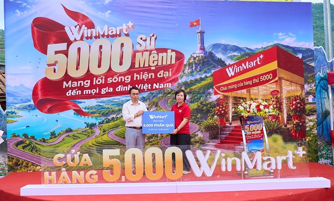 Đại diện WinMart+ trao tặng 5.000 phần quà cho các hộ gia đình các xã Mèo Vạc, Đường Hồng và Yên Cường thuộc tỉnh Tuyên Quang