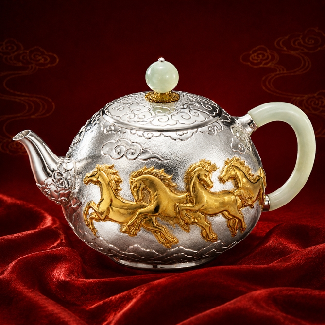 Bát Mã Hưng Phong lấy bạc nguyên chất làm chất liệu chính, tượng trưng cho sự tinh khiết, trí tuệ và tài khí bền vững. Ảnh: ARTA by PNJ.
