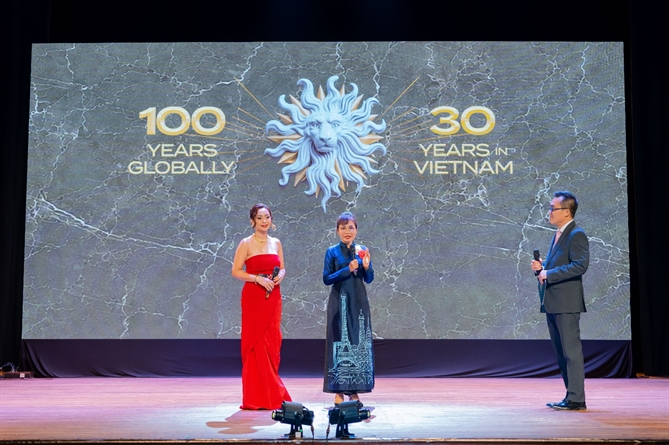 Publicis Groupe kỷ niệm 100 năm thành lập trên toàn cầu và 30 năm phát triển tại Việt Nam Bà Hoàng Thị Mai Hương, Chủ tịch và Bà Kate Bayona-Garcia, Tổng Giám đốc Publicis Groupe Việt Nam, tại sự kiện kỷ niệm cột mốc kép.