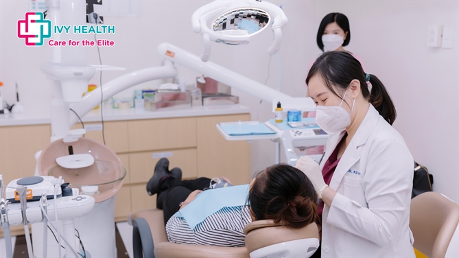 Hình ảnh bác sĩ thăm khám tại Ivy Health