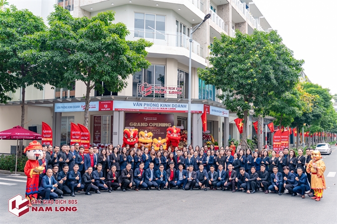 Sàn Giao dịch Bất động sản Nam Long khai trương văn phòng kinh doanh mới tại Thủ Thiêm Ban lãnh đạo và đội ngũ Sàn Giao dịch Bất động sản Nam Long tại lễ khai trương.