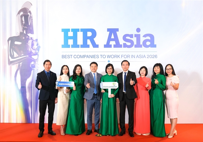 Các đại biểu Vietcombank tham dự Lễ trao giải thưởng HRAA 2026 chụp ảnh lưu niệm tại sự kiện 