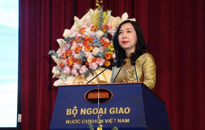 Thứ trưởng Bộ Ngoại giao Lê Thị Thu Hằng phát biểu khai mạc Trại hè Việt Nam năm 2026