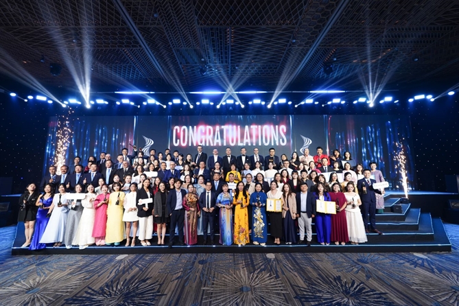 Đại diện các doanh nghiệp tại lễ trao giải HR Asia Awards 2026
