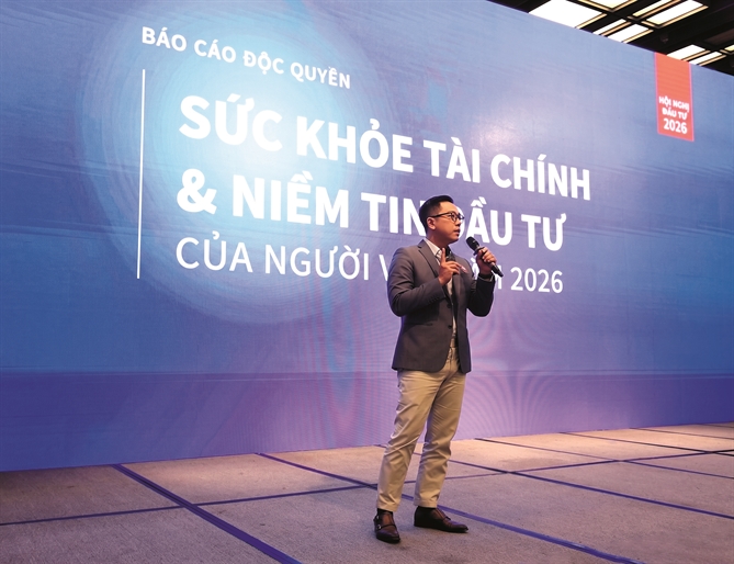 ông Lê Phạm Minh Đức, Giám đốc Cấp cao Khối Ngân hàng Đầu tư, Công ty Cổ phần Chứng khoán Thiên Việt (TVS), trình bày Báo cáo Sức khỏe tài chính và niềm tin đầu tư của người Việt năm 2026 tại Hội nghị Đầu tư 2026. 