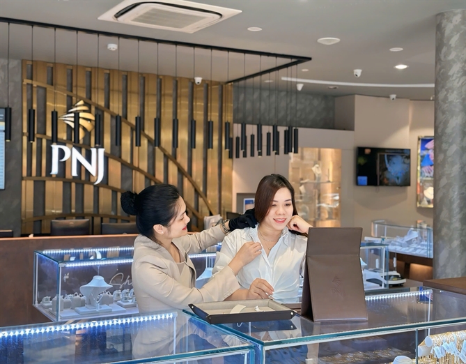 Số lượng khách hàng tiếp tục tăng ở cả nhóm khách hàng mới và hiện hữu (Ảnh: Tấn Kiệt)