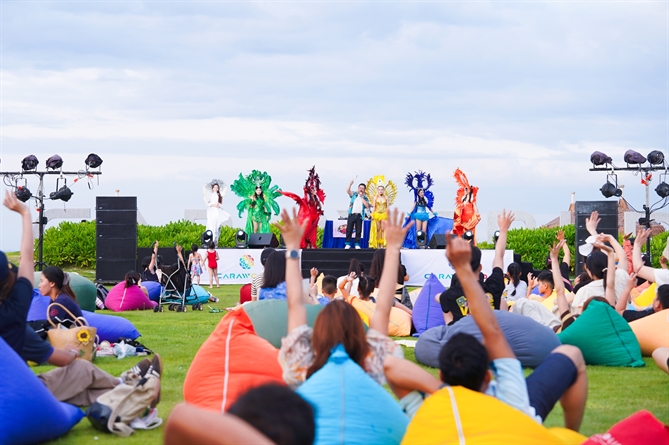 Summer Night Show khuấy động bầu không khí bên Bãi Dài