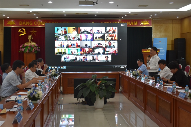 Các đại biểu đề nghị tiếp tục hoàn thiện cơ chế, chính sách nhằm tạo điều kiện thuận lợi hơn nữa cho sự tham gia của chuyên gia, trí thức kiều bào trong việc giải quyết các bài toán lớn, các nhiệm vụ khoa học, công nghệ trong nước.
