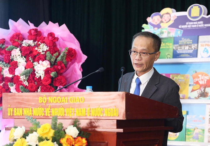 Tiến sĩ Nguyễn Ngọc Bình,Trưởng khoa Ngôn ngữ học và Việt Nam học, trường Đại học Khoa học Xã hội và Nhân văn phát biểu tại Lễ Khai giảng