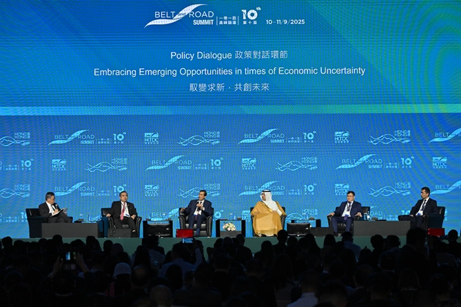 Cửa ngõ vào nền kinh tế 4.000 tỷ USD ASEAN Phiên đối thoại chính sách “Embracing Emerging Opportunities in Times of Economic Uncertainty” tại Hội nghị.