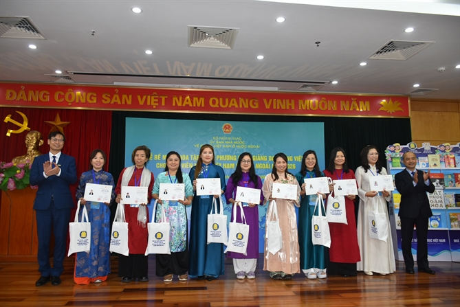50 giáo viên mang hạt giống tiếng Việt trở về, tiếp tục gieo mầm ở 14 quốc gia Các thầy cô nhận