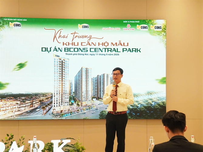 Đại diện tập đoàn chia sẻ trong sự kiện khai trương căn hộ mẫu Bcons Central Park