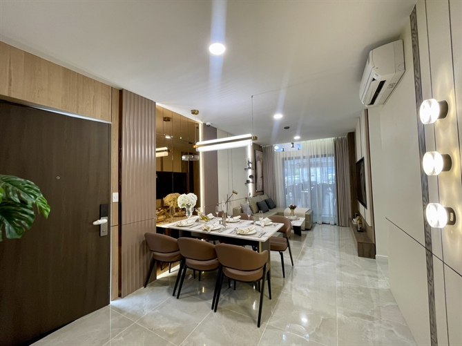 Không gian sinh hoạt chung được bố trí liền mạch tại nhà mẫu Bcons Central Park