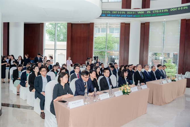Quỹ ETF đầu tiên tại Việt Nam theo chiến lược lợi suất cho cổ đông chính thức lên sàn Lễ niêm yết Quỹ ETF PHFM VNSHINE tại HOSE, ngày 10/9/2026. Ảnh: PHFM