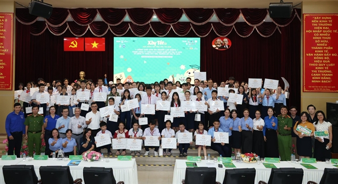 Coteccons Day 2026: Từ ngày hội doanh nghiệp đến hành trình lan tỏa giá trị hạnh phúc cho cộng đồng Học bổng Xây nền ước mơ trao tặng cho con em công nhân vệ sinh môi trường, thoát nước đô thị tại TP.HCM, Hà Nội, Đà Nẵng.