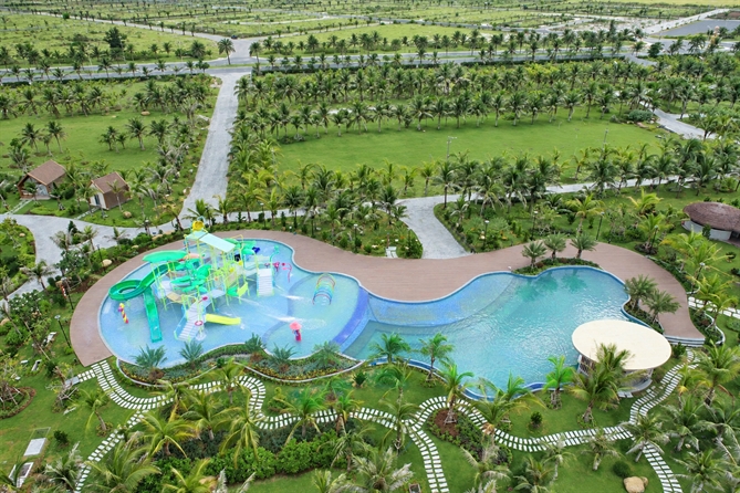 Hồ bơi rộng hơn 1.000m² vừa hoàn thiện tại CaraBeach Retreat giúp gia tăng trải nghiệm nghỉ dưỡng “All in one” tại CaraWorld