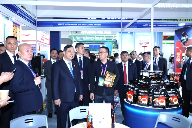 Phó Thủ Tướng Phạm Gia Túc thăm gian hàng của Masan Consumer tại CAEXPO 2026