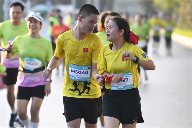 Mỗi vận động viên khiếm thị sẽ có một vận động viên đồng hành trên đường chạy Run For Love 2026, tương tự các mùa giải trước