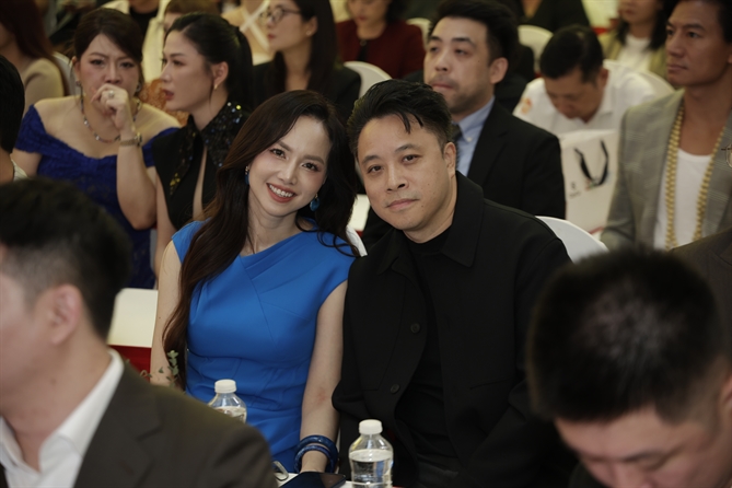 Đạo diễn Victor Vũ và Nhà sản xuất, diễn viên Đinh Ngọc Diệp tại chương trình.