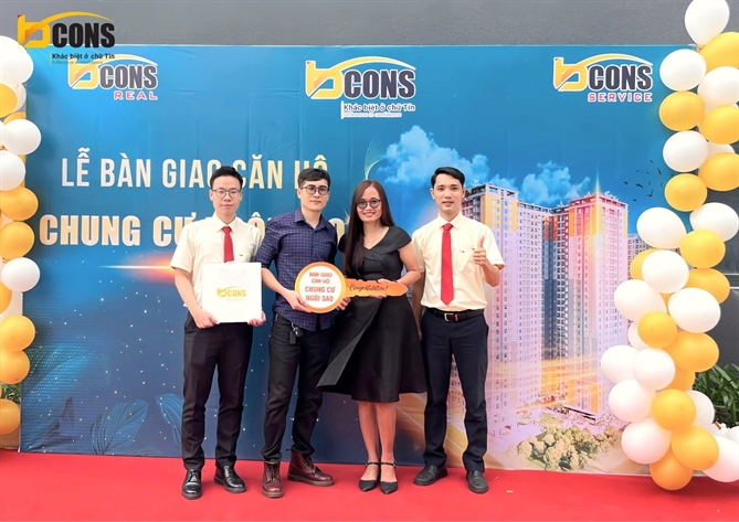 Bcons bàn giao giấy chứng nhận quyền sở hữu căn hộ, hoàn thiện quyền lợi pháp lý cho khách hàng.
