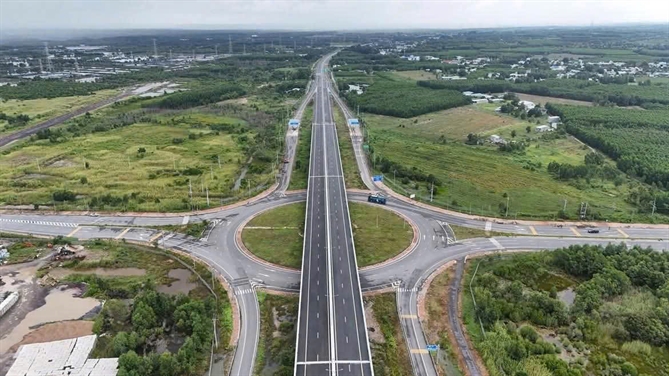 Cao tốc Bến Lức - Long Thành mở dòng giao thương về Thanh Phú Centre Point Cao tốc Bến Lức - Long Thành thông xe toàn tuyến, mở rộng kết nối liên vùng và tạo thêm động lực phát triển cho bất động sản cửa ngõ phía Tây TP.HCM.