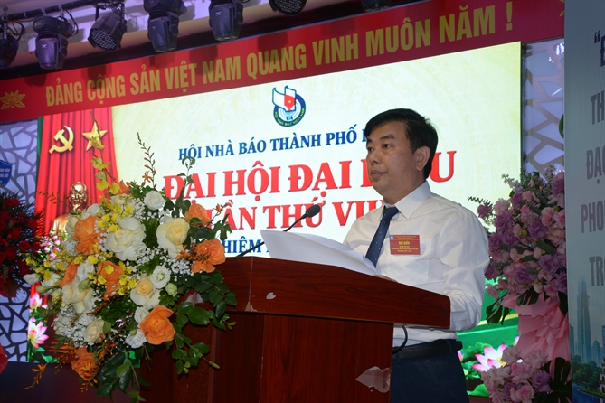 Khai mạc Đại hội Hội Nhà báo thành phố Hà Nội lần thứ VIII Phó Giám đốc Cơ quan Báo và Phát thanh, Truyền hình Hà Nội Nguyễn Minh Đức - Phó Chủ tịch, phụ trách Hội đồng Thi đua - Khen thưởng và Ban Công tác xã hội của Hội Nhà báo thành phố Hà Nội trình bày Báo cáo kiểm điểm hoạt động Ban Chấp hành Hội Nhà báo thành phố Hà Nội khóa VII, nhiệm kỳ 2020-2025.