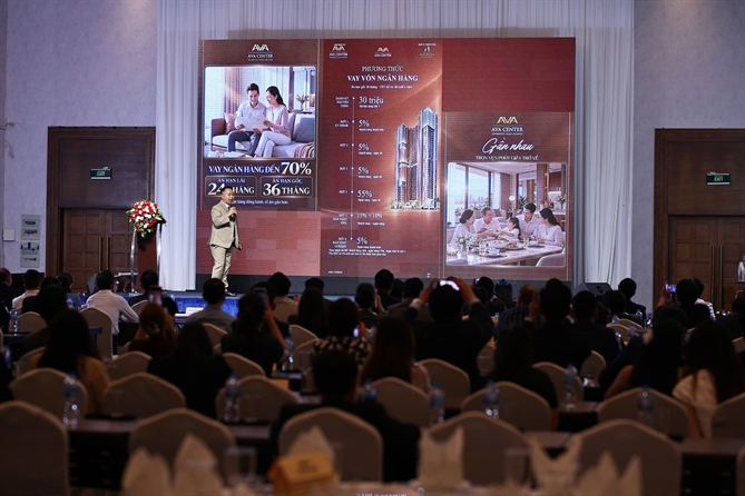 Dấu ấn AVA Group tại sự kiện gặp mặt đối tác chiến lược quý IV/2026 Đại diện AVA Group chia sẻ kế hoạch kinh doanh của AVA Center
