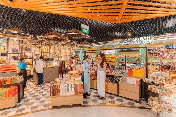 SASCO ghi dấu kép tại bảng xếp hạng uy tín bán lẻ và lợi nhuận năm 2026 Một góc SASCO Shop, nơi vẻ đẹp văn hóa Việt được tôn vinh qua thiết kế lấy cảm hứng từ chiếc nón lá truyền thống.