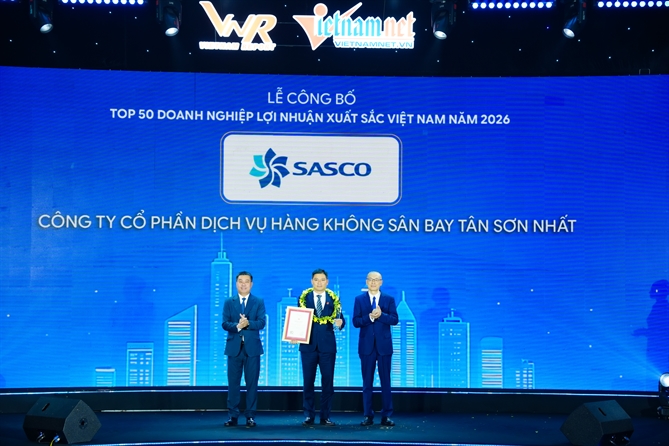 SASCO ghi dấu kép tại bảng xếp hạng uy tín bán lẻ và lợi nhuận năm 2026 Ông Bùi Xuân Khang, Trưởng văn phòng SASCO tại Hà Nội đại diện Doanh nghiệp nhận giải thưởng Top 50 Doanh nghiệp Lợi nhuận Xuất sắc Việt Nam