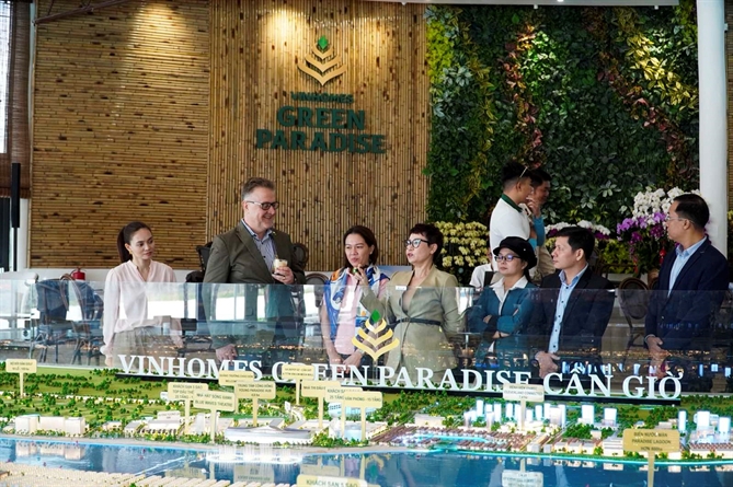 Vinhomes Green Paradise đại diện Việt Nam bước vào cuộc đua “7 Kỳ quan Đô thị tương lai” Ông Jean-Paul de la Fuente, Giám đốc New7Wonders trực tiếp đến Cần Giờ khảo sát và ấn tượng trước dự án Vinhomes Green Paradise.