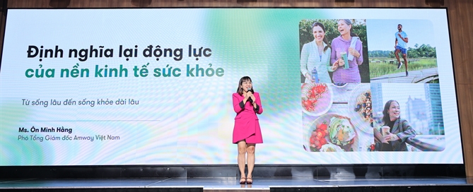 Bà Ôn Minh Hằng, Phó Tổng Giám đốc Amway Việt Nam, với phần trình bày “Định nghĩa lại động lực của nền kinh tế sức khỏe”. 
